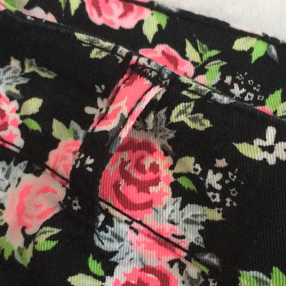 H&M Shorts - Picture 8 of 9